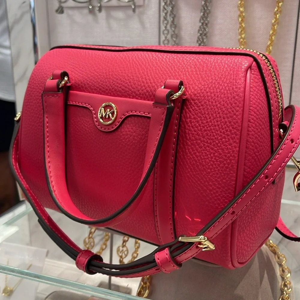Michael Kors Travel Small Duffle Leather Crossbody Satchel Electric Pink
NWT - Picture 13 of 16